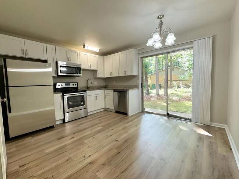 Building Photo - 4626 Highlake Dr