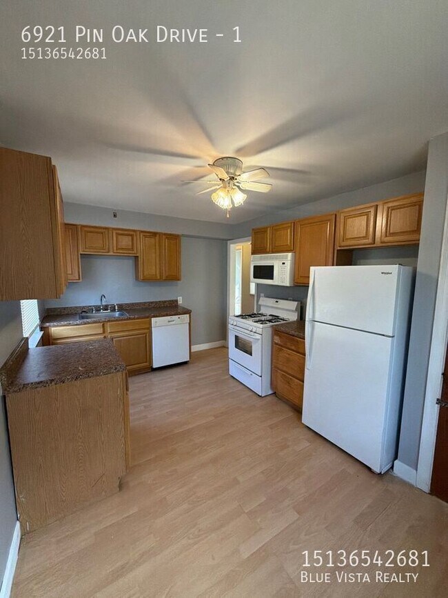 Building Photo - 6921 Pin Oak Dr