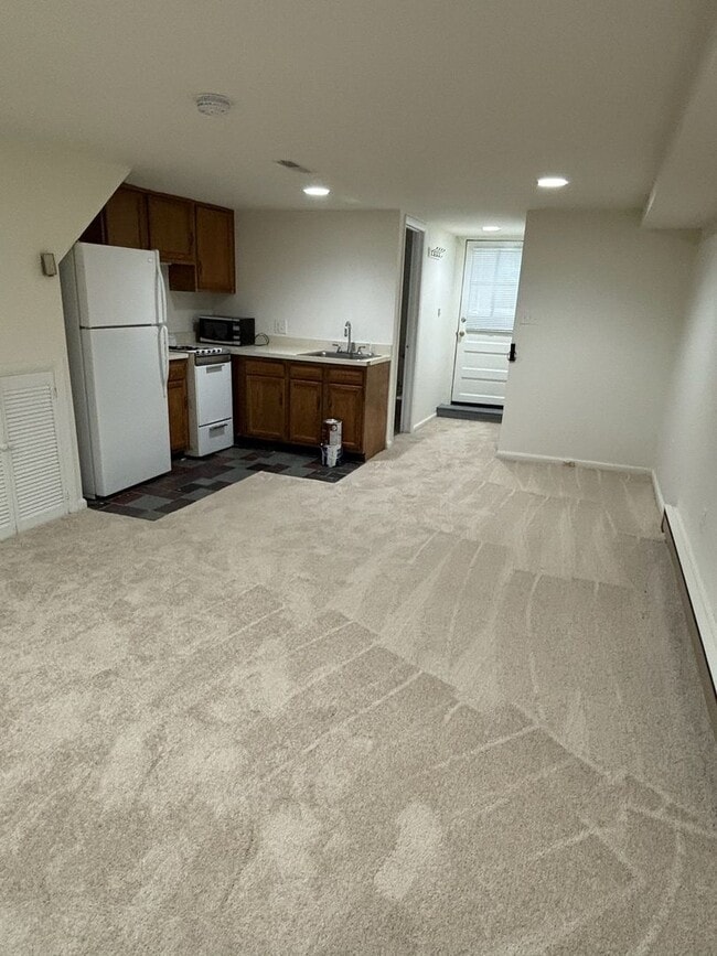 Building Photo - Georgetown Row Home For Rent!