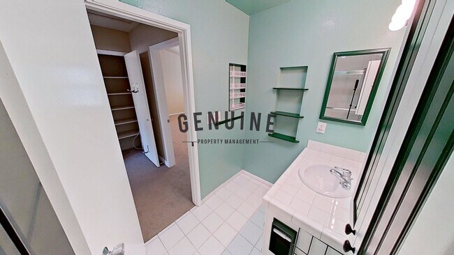 Building Photo - 2 Story 3Bd 2Ba Townhouse
