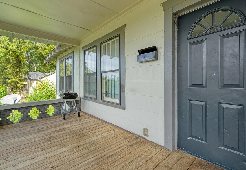 Building Photo - 7017 4th Ave S