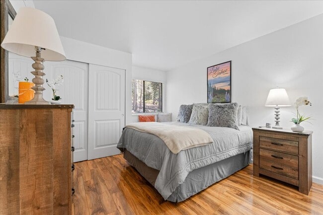 Building Photo - SKI LEASE:  Updated Townhome in Wooded, Central North Lake Location!