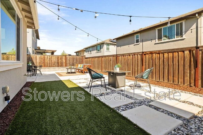 Building Photo - 2428 Periwinkle Pl