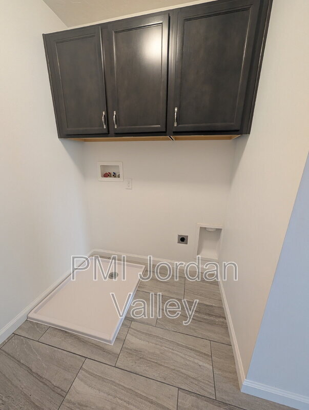 Building Photo - 2123 Wallflower Dr