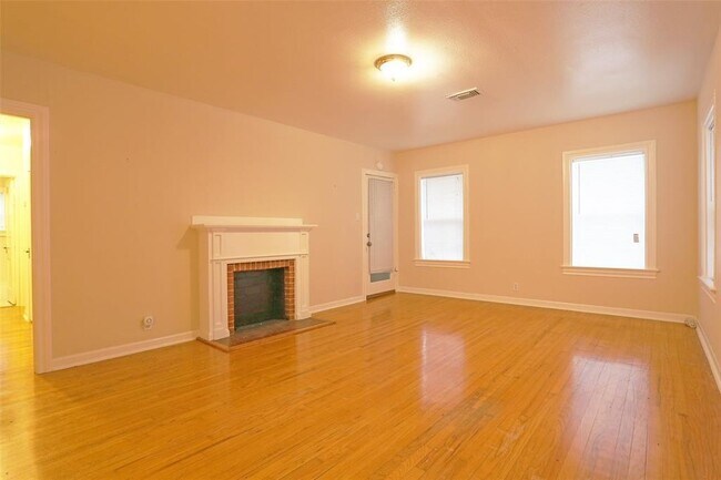 Building Photo - 2348 Sheridan St