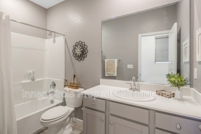 Building Photo - 5408 Mazant Loop