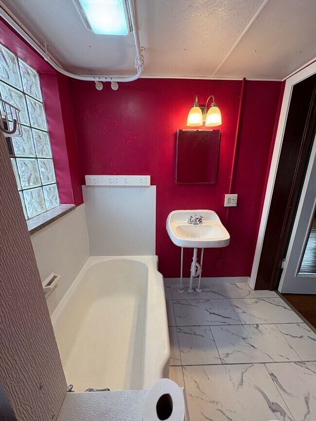 Building Photo - 1103 19th St NW