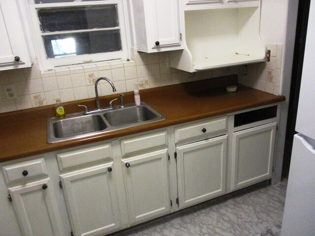 Building Photo - 502 E Willow St