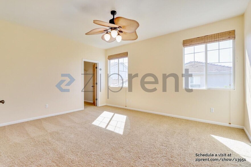 Building Photo - 704 Moore Way