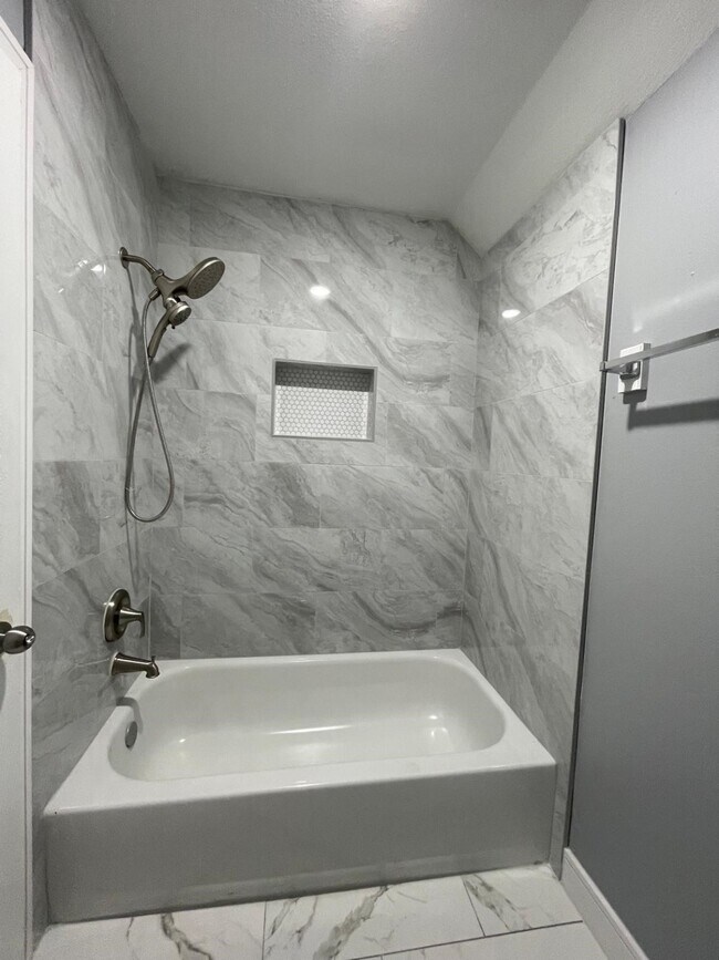 Building Photo - 711 Chaseway Dr