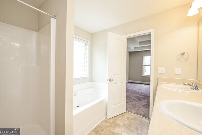 Building Photo - 592 Joneus Dr