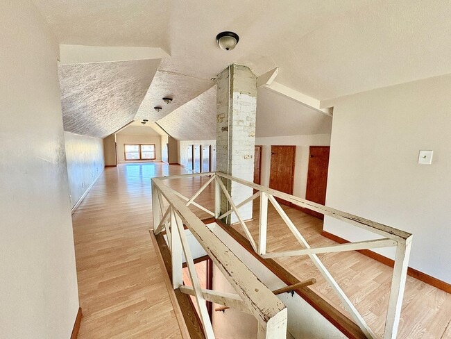 Building Photo - 1815 Kemble Ave