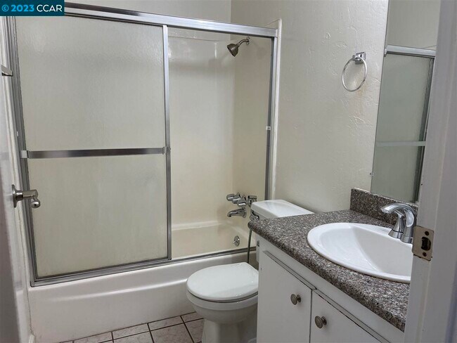 Building Photo - 62 Villa Cir