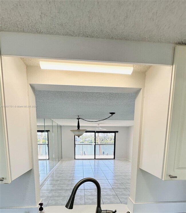 Building Photo - 3111 Pass a Grille Way