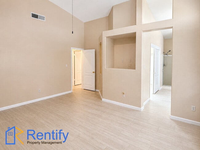 Building Photo - Charming Seven Oaks Home - 4Bed, 2Bath - Gardener Included!