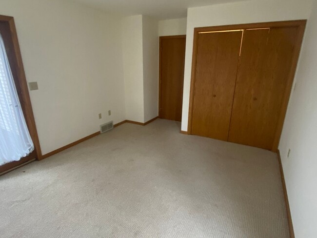 Building Photo - 3-Bedroom, 3-Full Bath Single Family Home with Amazing City Views