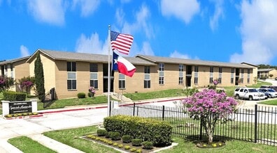 Building Photo - 1212 Glen Garden Dr