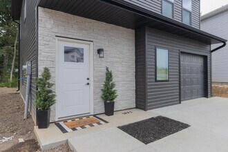 Building Photo - 2825 Emery Dr
