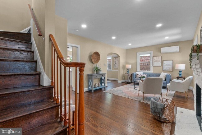Building Photo - 3027 Lavender Ave