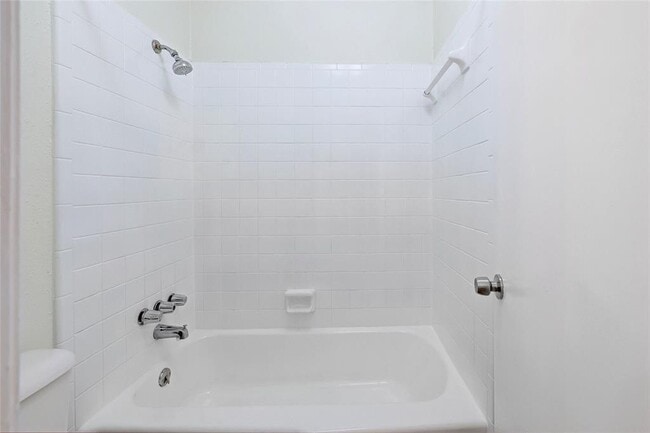 Building Photo - 8835 Tallwood Dr