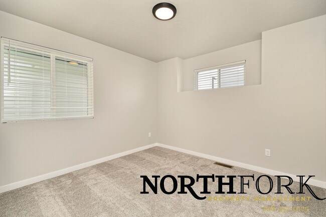 Building Photo - Modern Comfort Meets Meridian Living