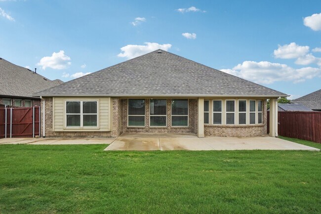 Building Photo - 1616 Downing Dr