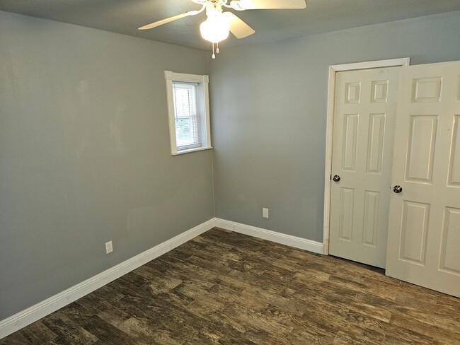 Building Photo - Newly Renovated Home on 1.35 Acres Ready Now!