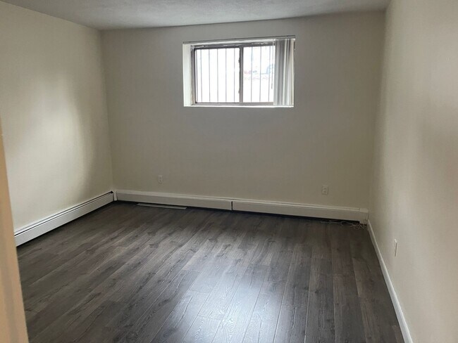 Building Photo - Spacious and modern 1 bed D=First Floor, C...