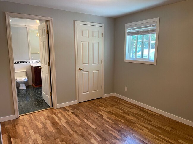Building Photo - Well maintained 4bd Issaquah home!