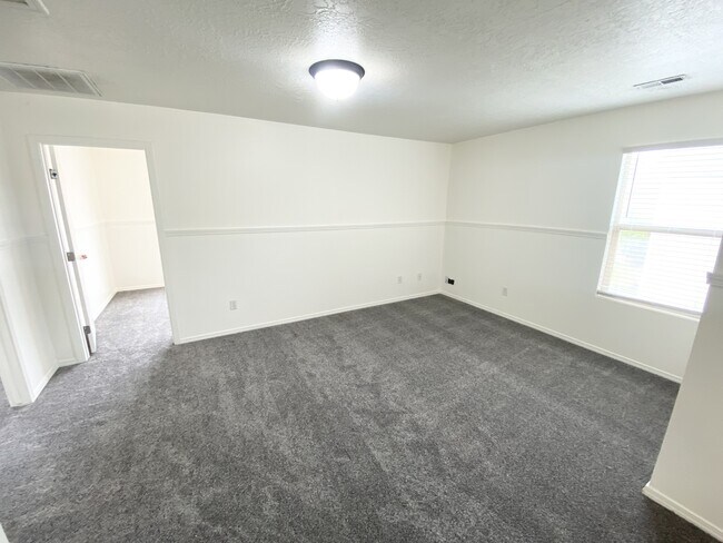 Building Photo - 1243 W 520 S