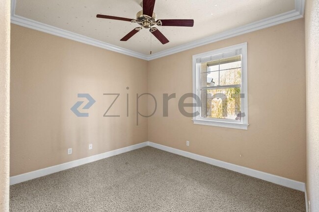 Building Photo - 338 Roundhill Dr
