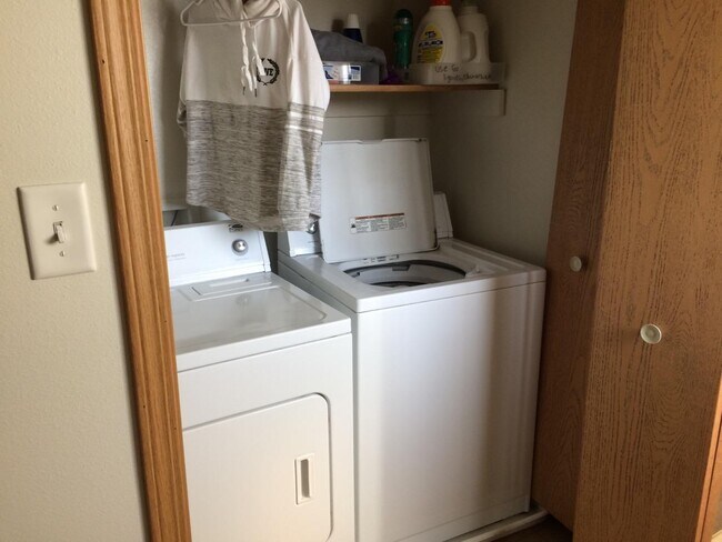 Building Photo - 1505 Springbrook Dr