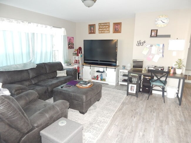 Building Photo - 180 Economy St