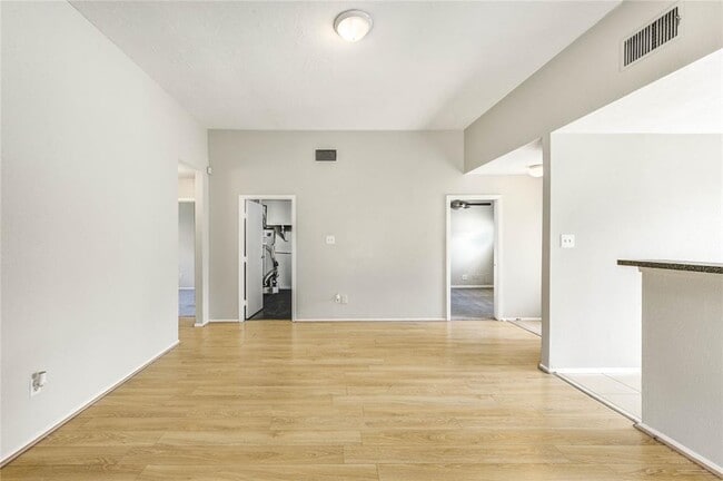 Building Photo - 5207 Beaverhill Dr