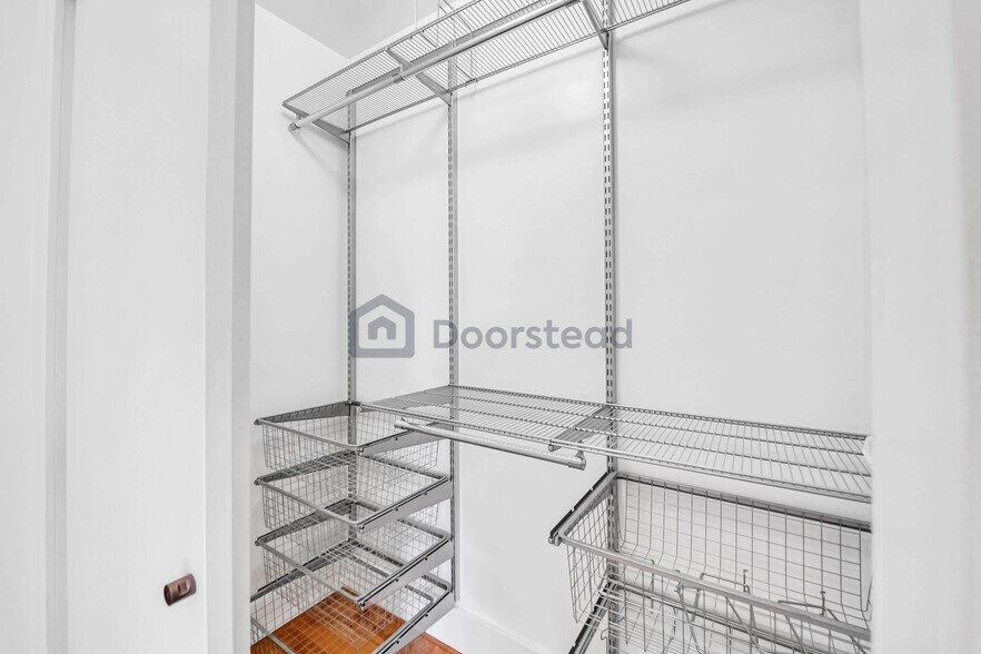 Building Photo - 460 S Spring St