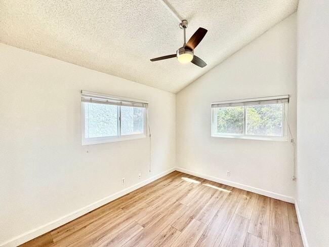 Building Photo - Oxnard | UPDATED | 2 Bed + 1 Bath- Upper u...