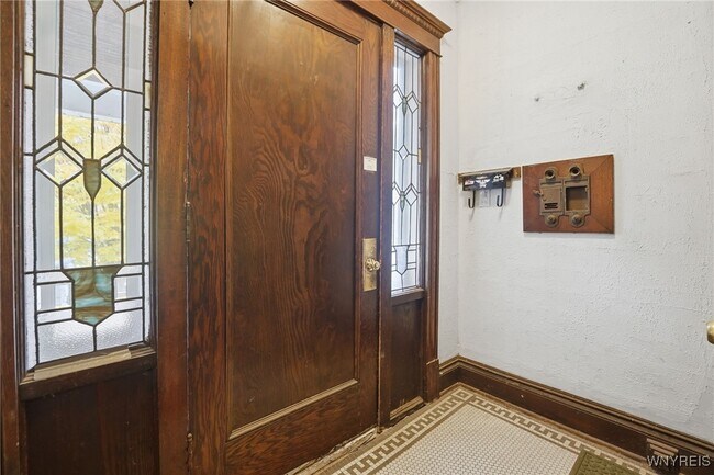 Building Photo - 830 Potomac Ave