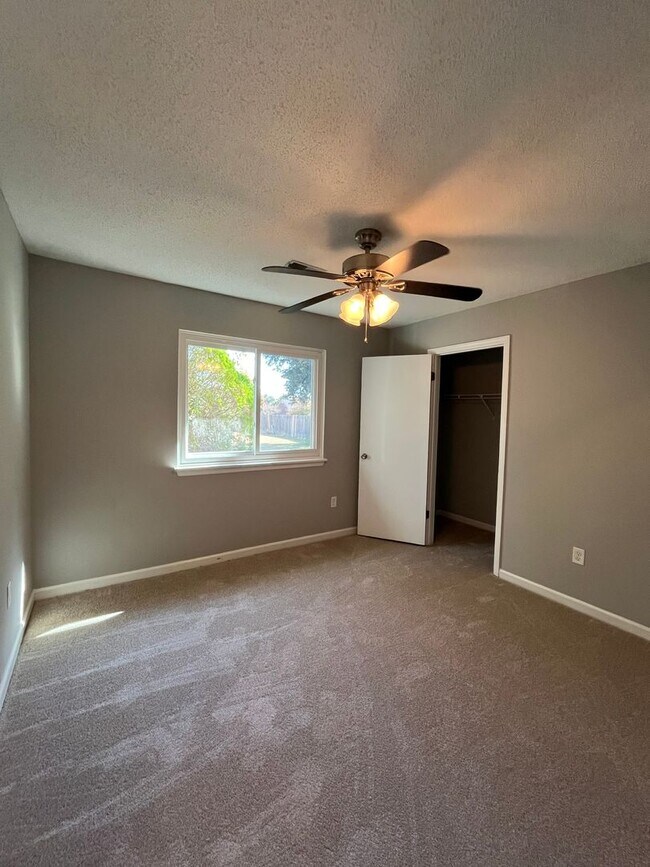 Building Photo - Charming Renovated 4 Bedroom Home