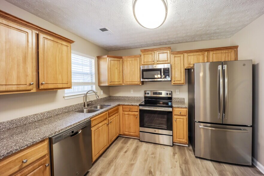 Building Photo - 4405 Gladewood Run