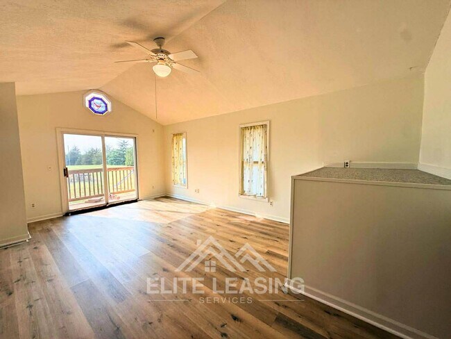 Building Photo - Luxury Living in Auburn