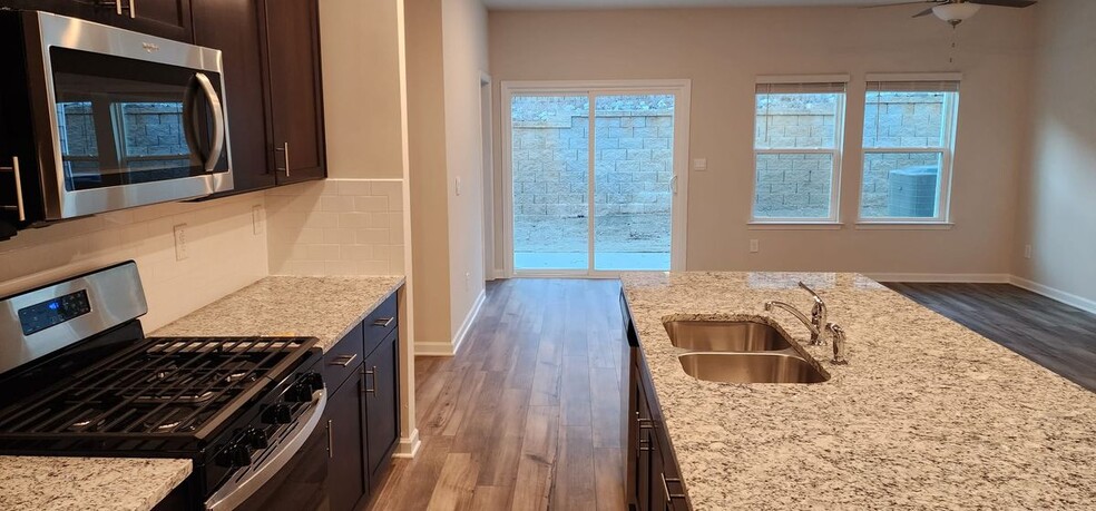 Building Photo - 112 Cedar Ln