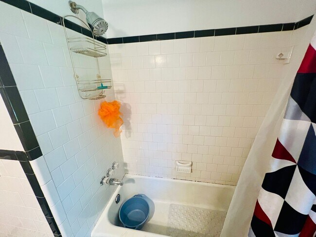 Building Photo - Beautifully Updated 3bdrm/1bth Ranch Style Home Located in the Glen Lea Area!