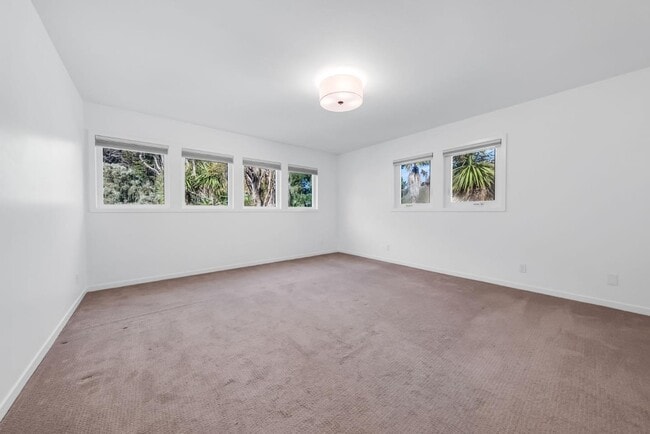 Building Photo - 280 Angelita Ave