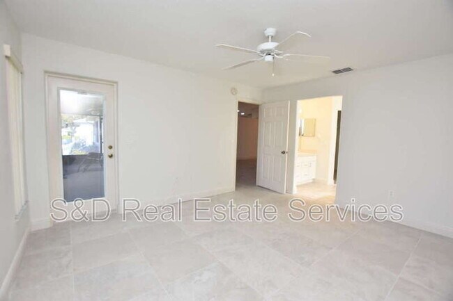 Building Photo - 2235 Silver Re Dr