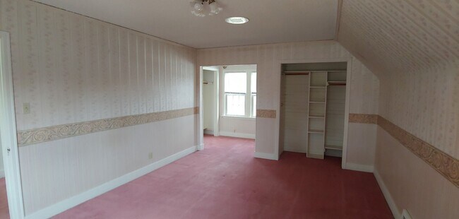 Building Photo - Charming 3 bedroom, 1.5 bathroom in North ...