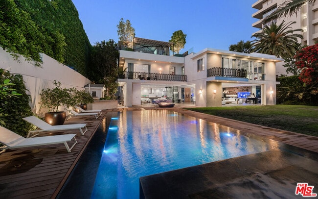 Building Photo - 1111 Sierra Alta Way