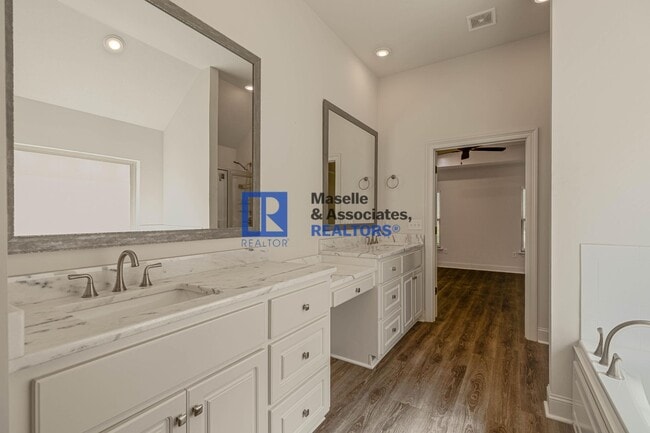 Building Photo - 3 Bed/2 Bath Home in Silver Ridge