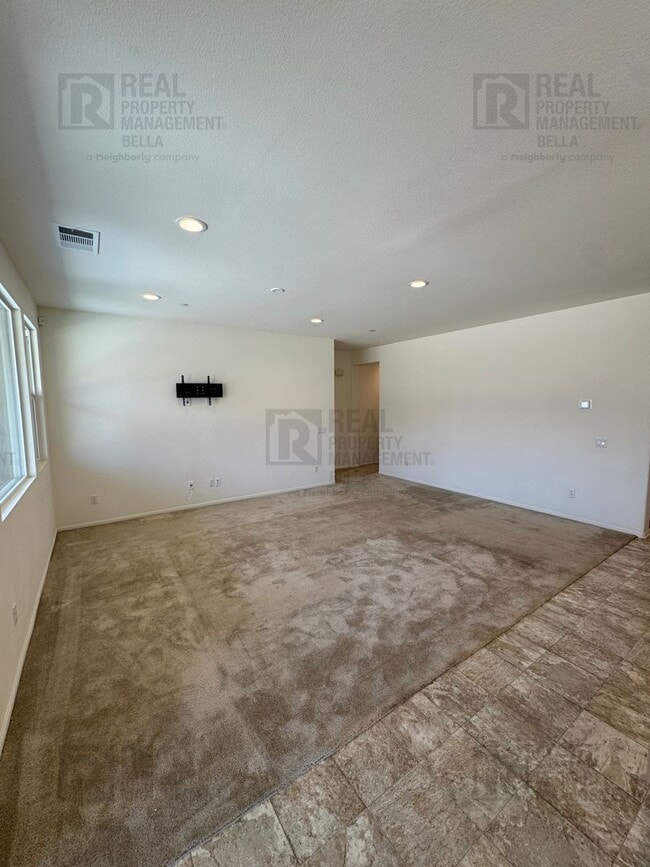Building Photo - Single-Story Comfort & Style in Prime Heme...