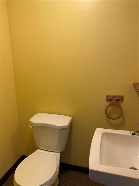 Building Photo - 214 Maplewood Dr