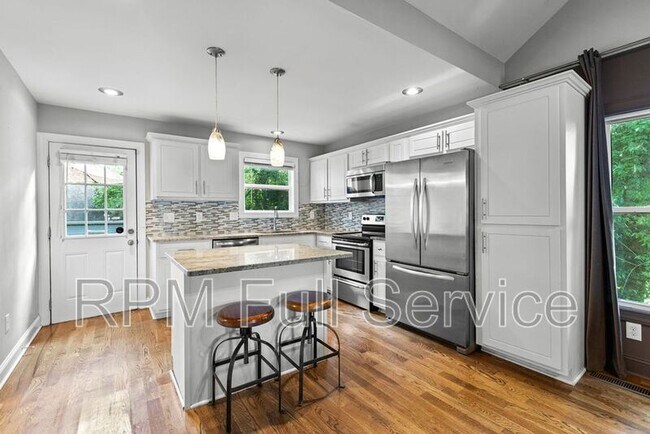 Building Photo - 335A Edith Ave